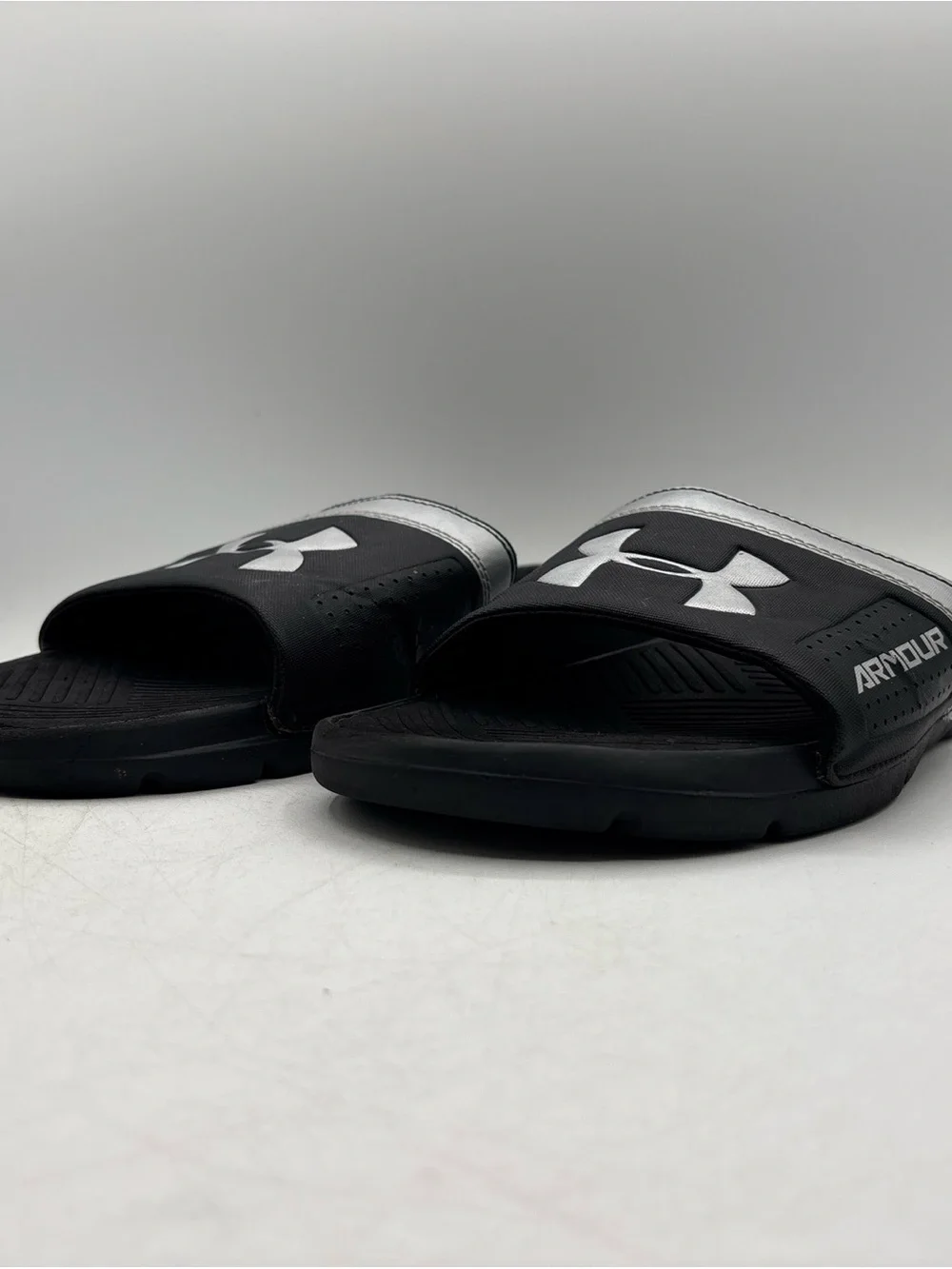 Under Armour UA Playmaker VI Slides Men’s Size 10 Black Silver Athletic Recovery